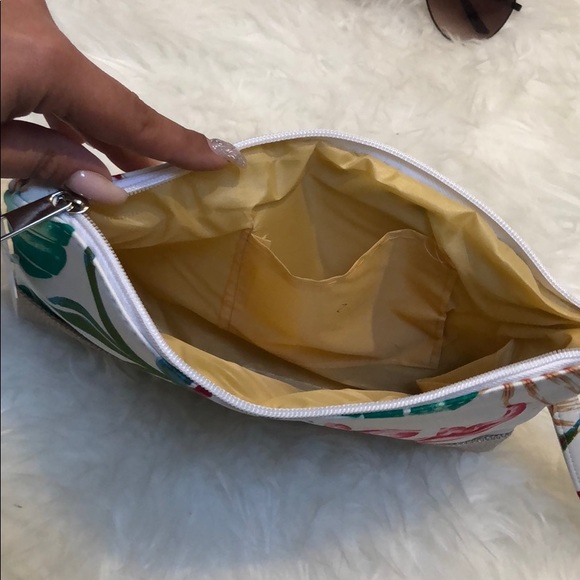 WHITE TROPICAL PRINT WRISTLET COSMETIC BAG - Picture 5 of 5